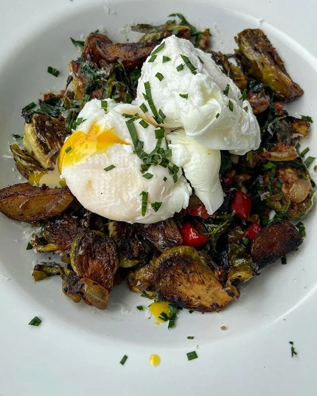 &ldquo;Cleaned out the fridge&rdquo; hash &amp; super drippy eggs 🥚