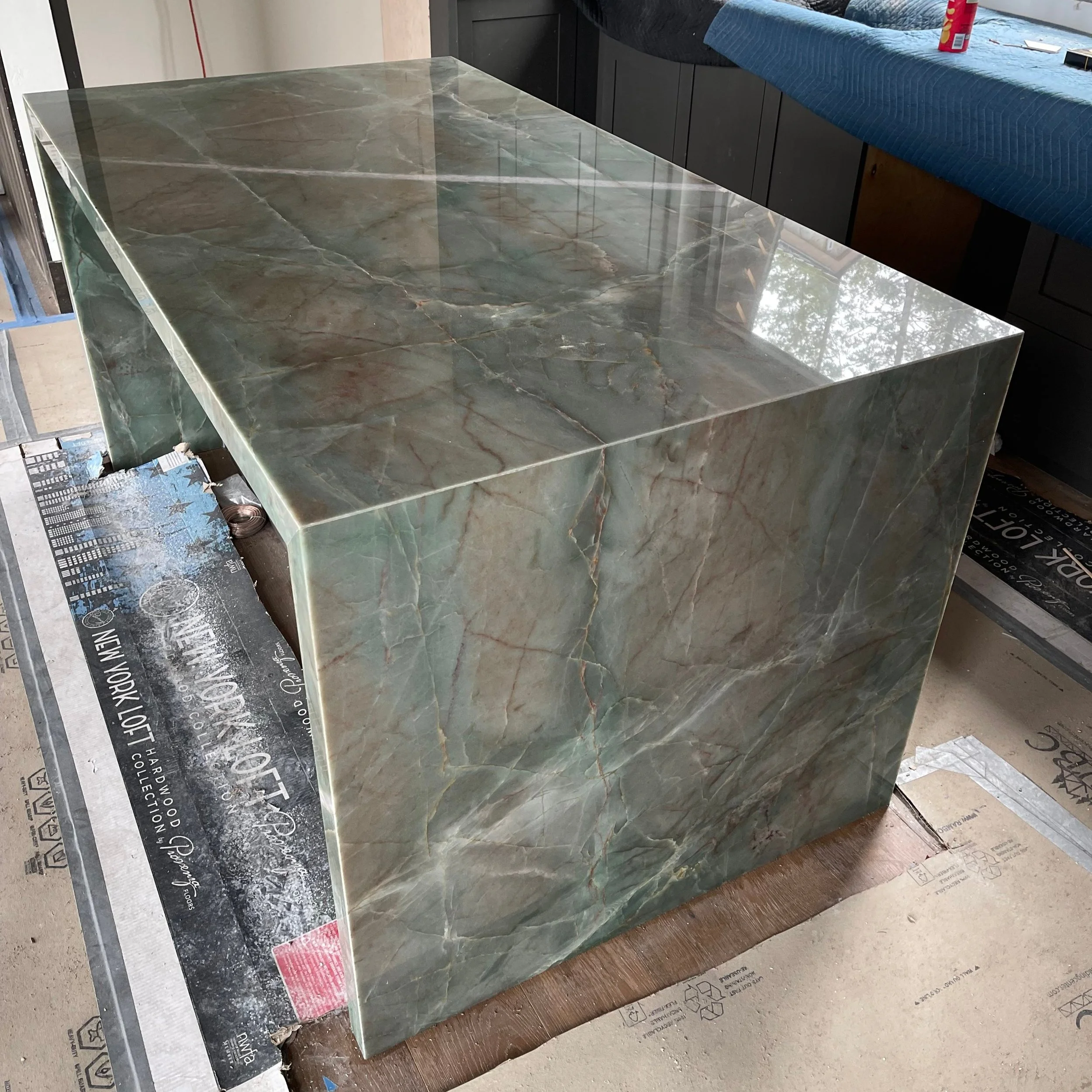 6 CM MITER LAMINATION WITH WATERFALL