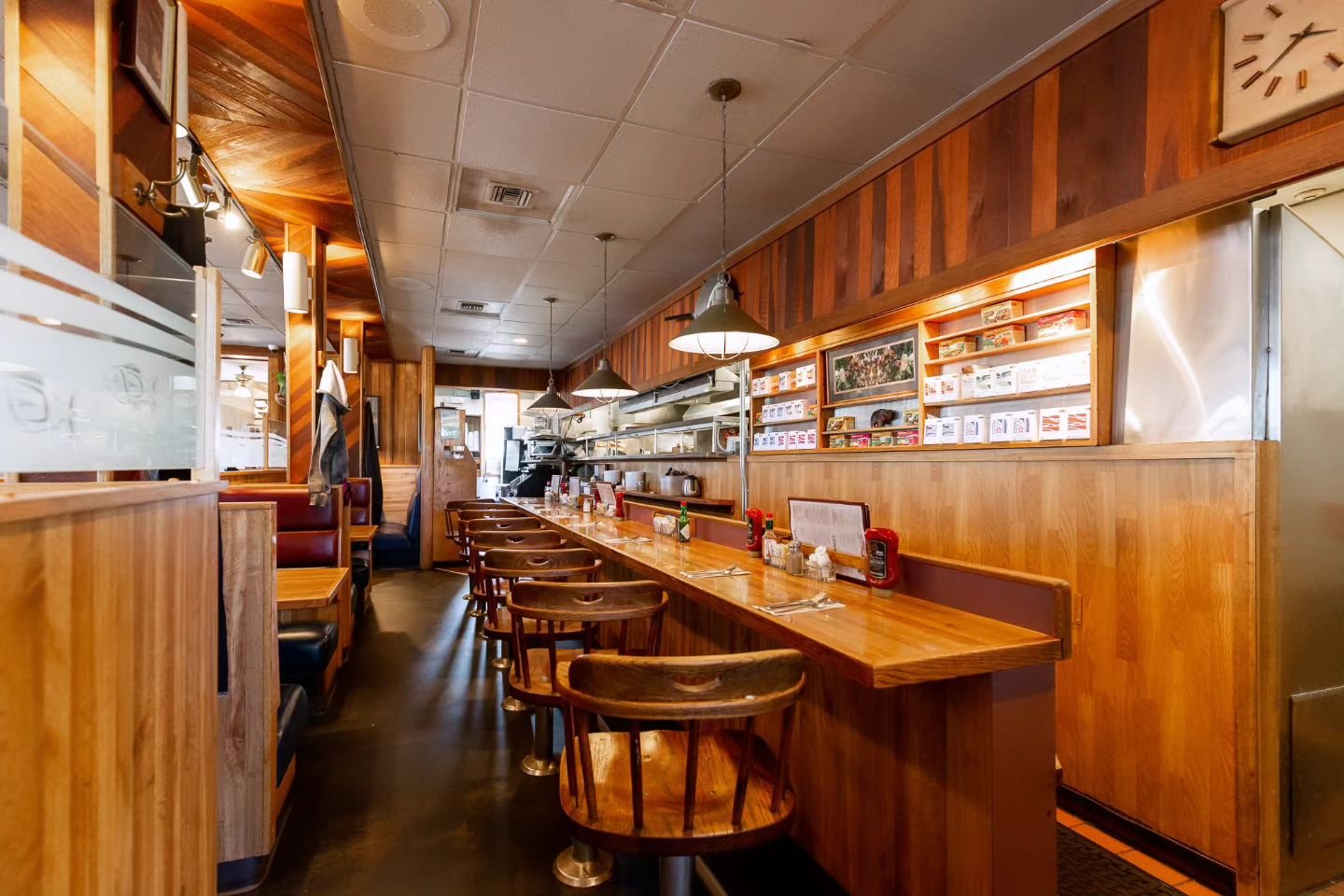 Do you have a favorite seat in the restaurant?  We love all of them but the Garden Room will have to be at the top of our list.  Big windows, plenty of light and greenery all over. 

#huckleberry #huckleberrysquare #burienwa #burieneats #restaurantde