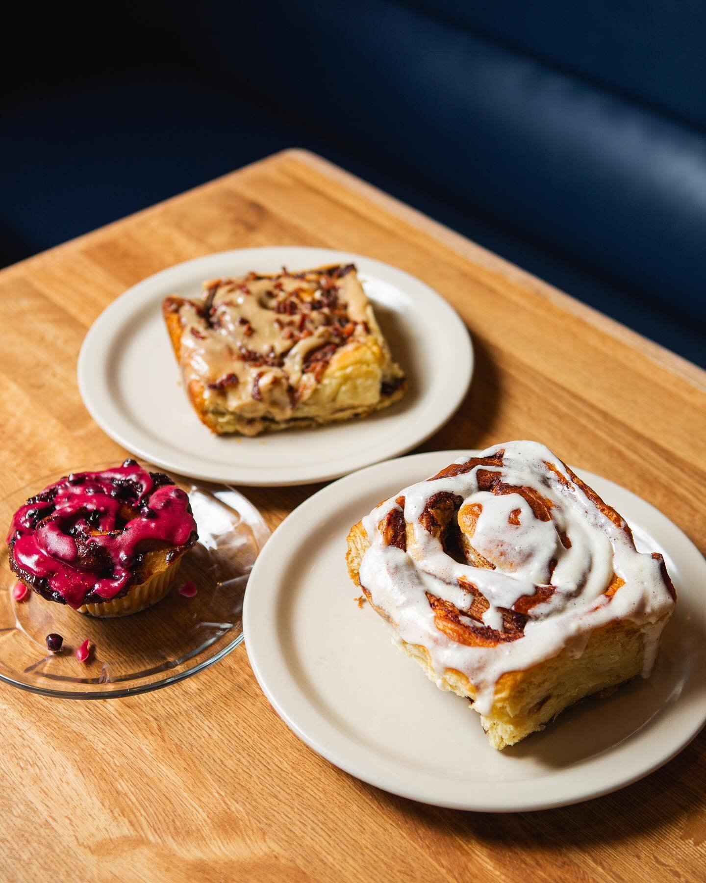 People are loving our new Cinnamon Rolls! We ran out early today. Be sure to get in early to get them fresh. We&rsquo;re busy baking more!

#cinnamonrolls #freshbaked #burien #burienfood #imyourhuckleberry