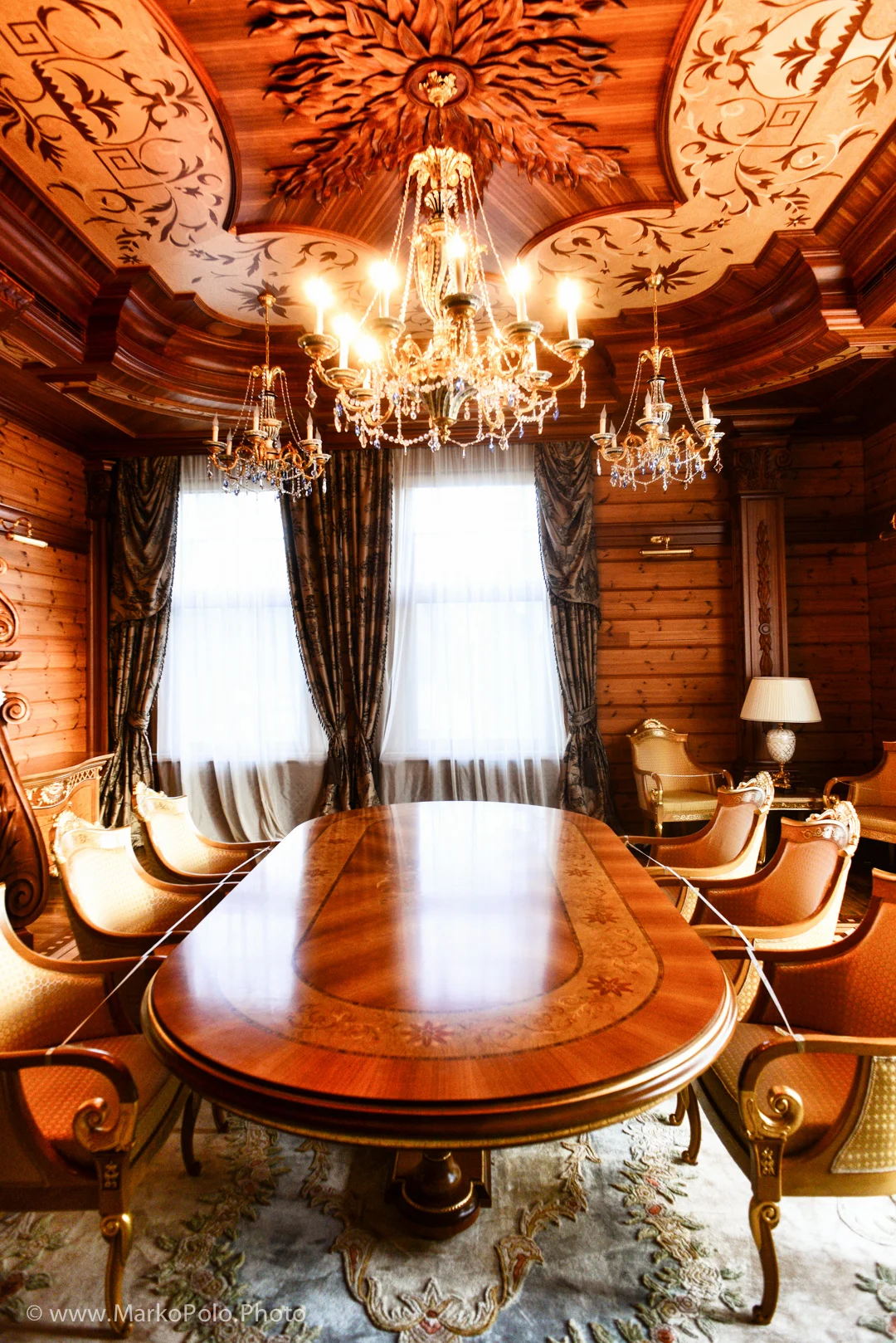 One of the meeting rooms. This is a small one. I never checked but i wonder what is the knottage on that carpet, I bet at least 144 pqinch. Plus it got 3D relief...$$$$