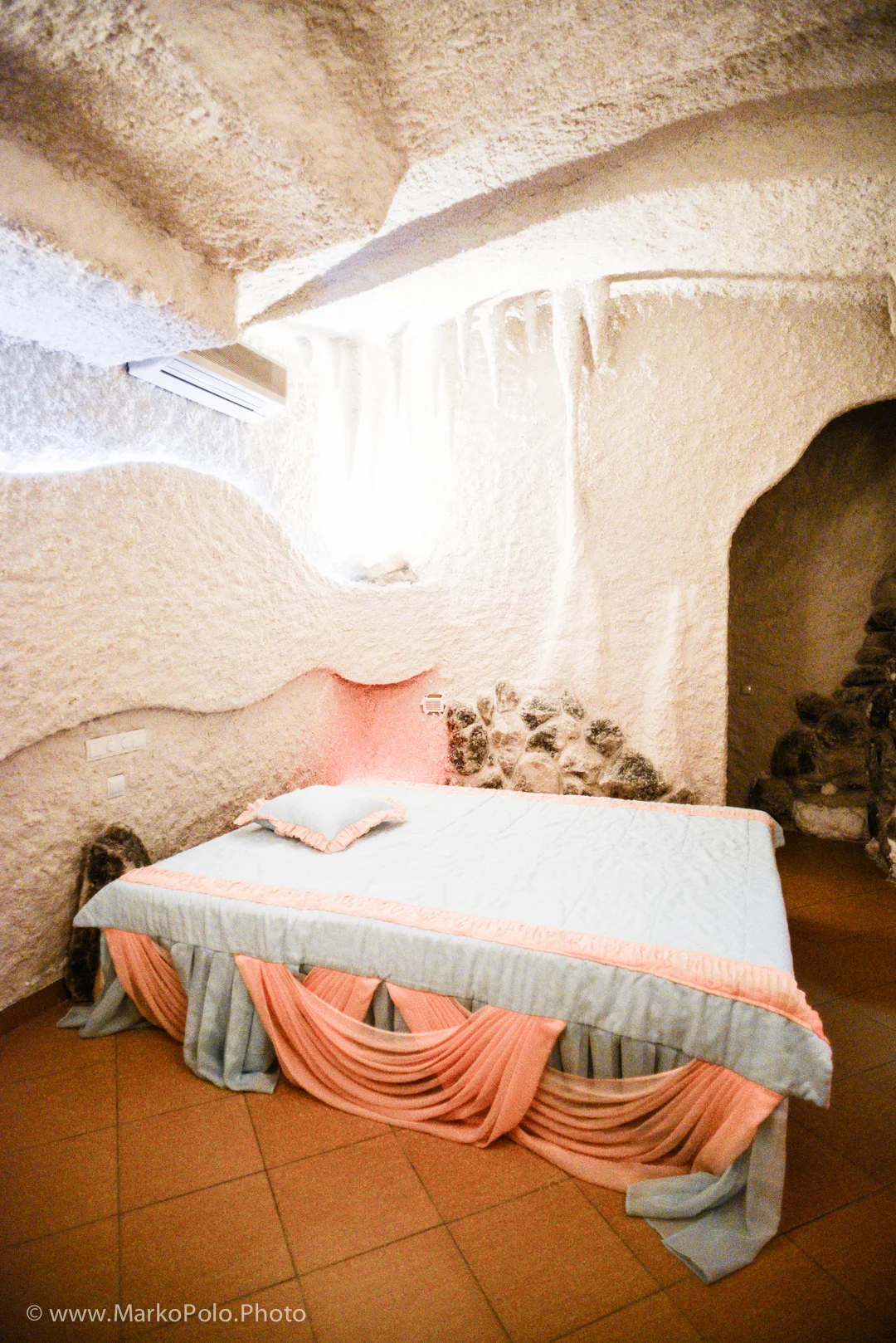 Salt room. Walls built with salt blocks and internal air circulating...good for asthma. Aperantly not once used
