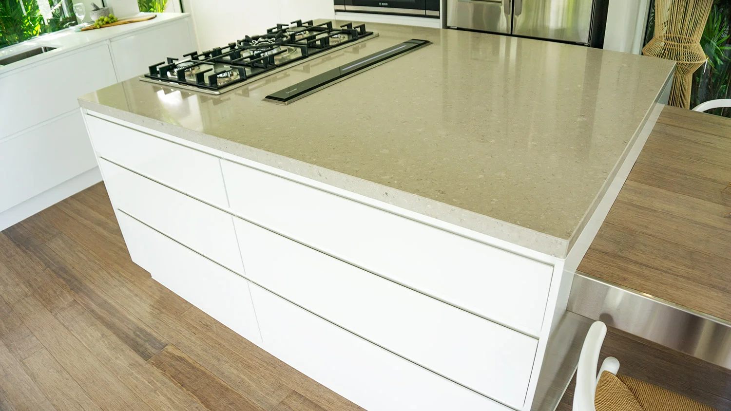 Caesarstone Clamshell