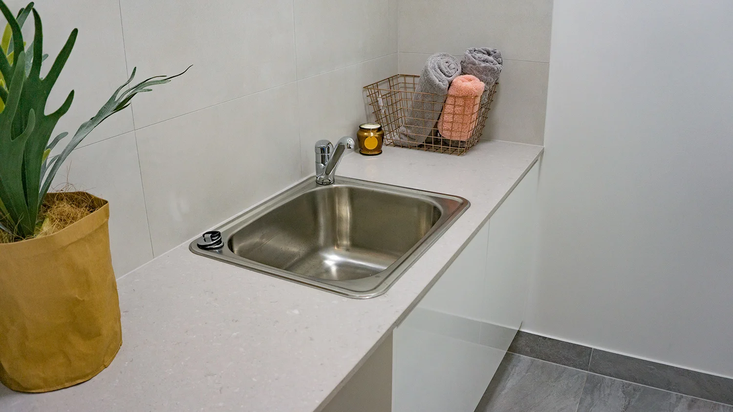 Caesarstone Clamshell