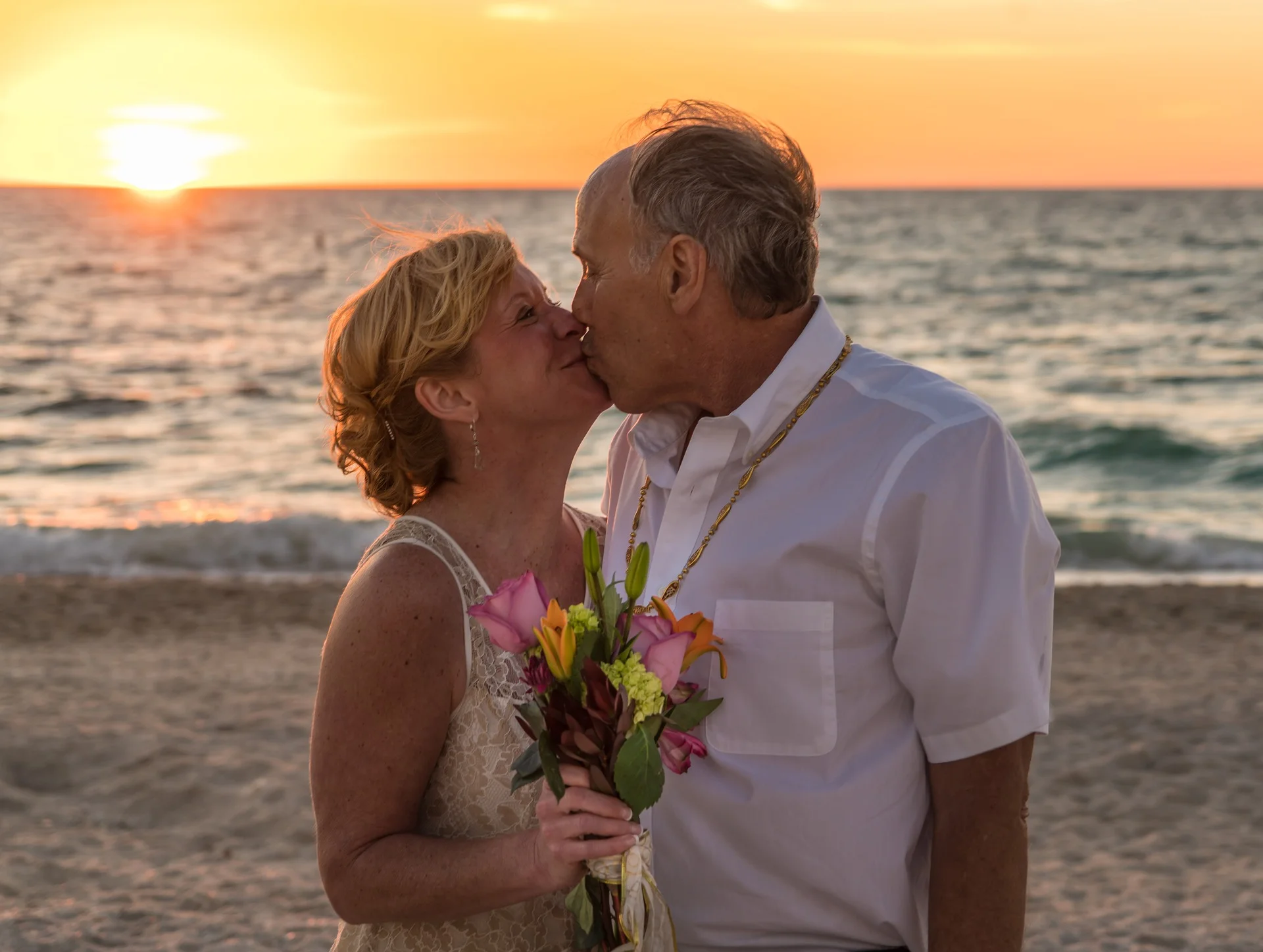 beach-wedding-1935136_1920.jpg