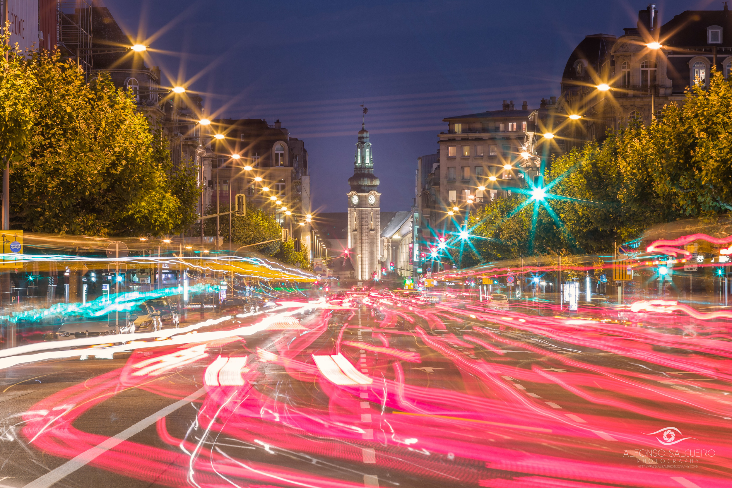 Avenue de la Liberté at night.jpg