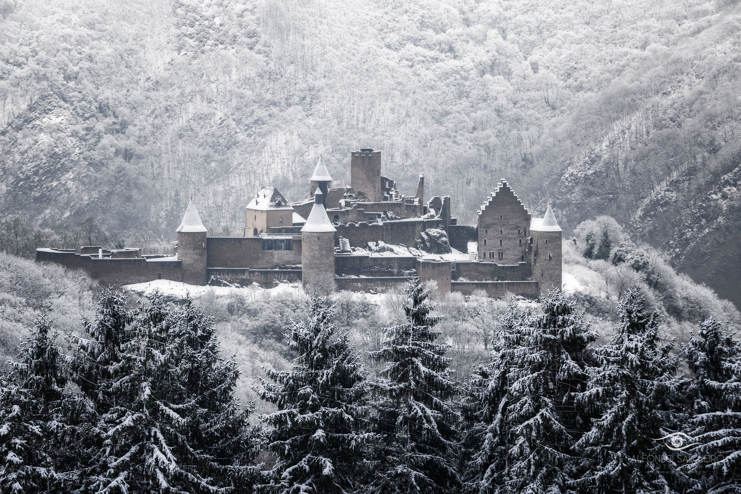 Bourscheid castle winter.jpg