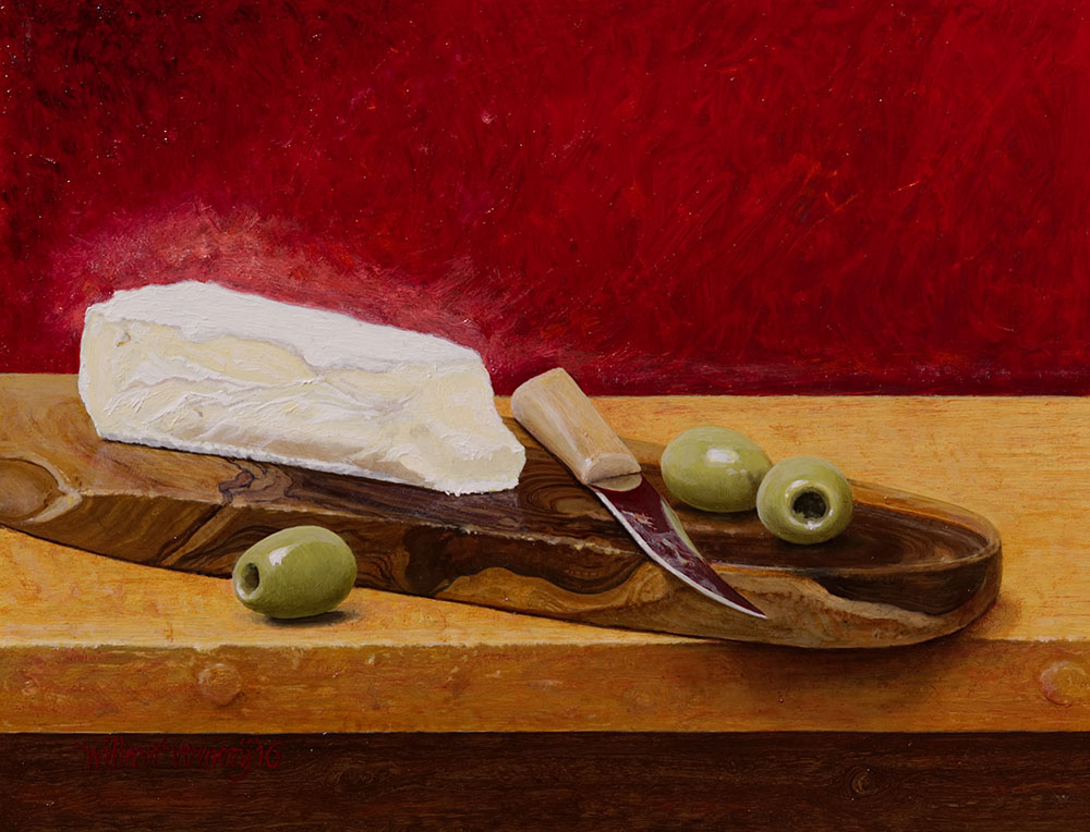 Franse kaas op plank met olijven | French cheese on shelf with olives