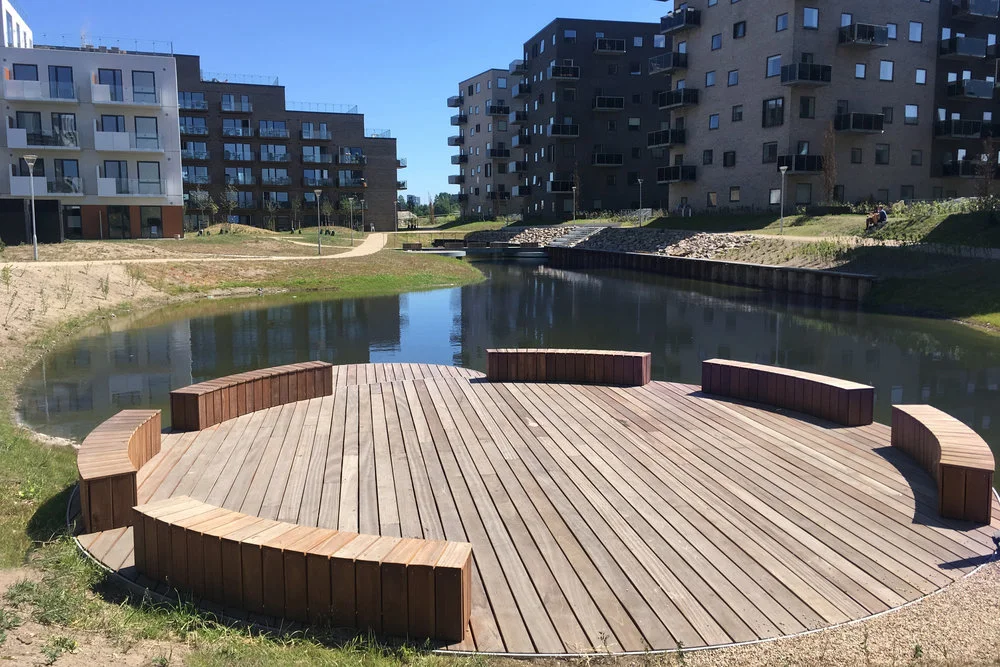 Aabyen_kvarterspark blåt vand.jpg