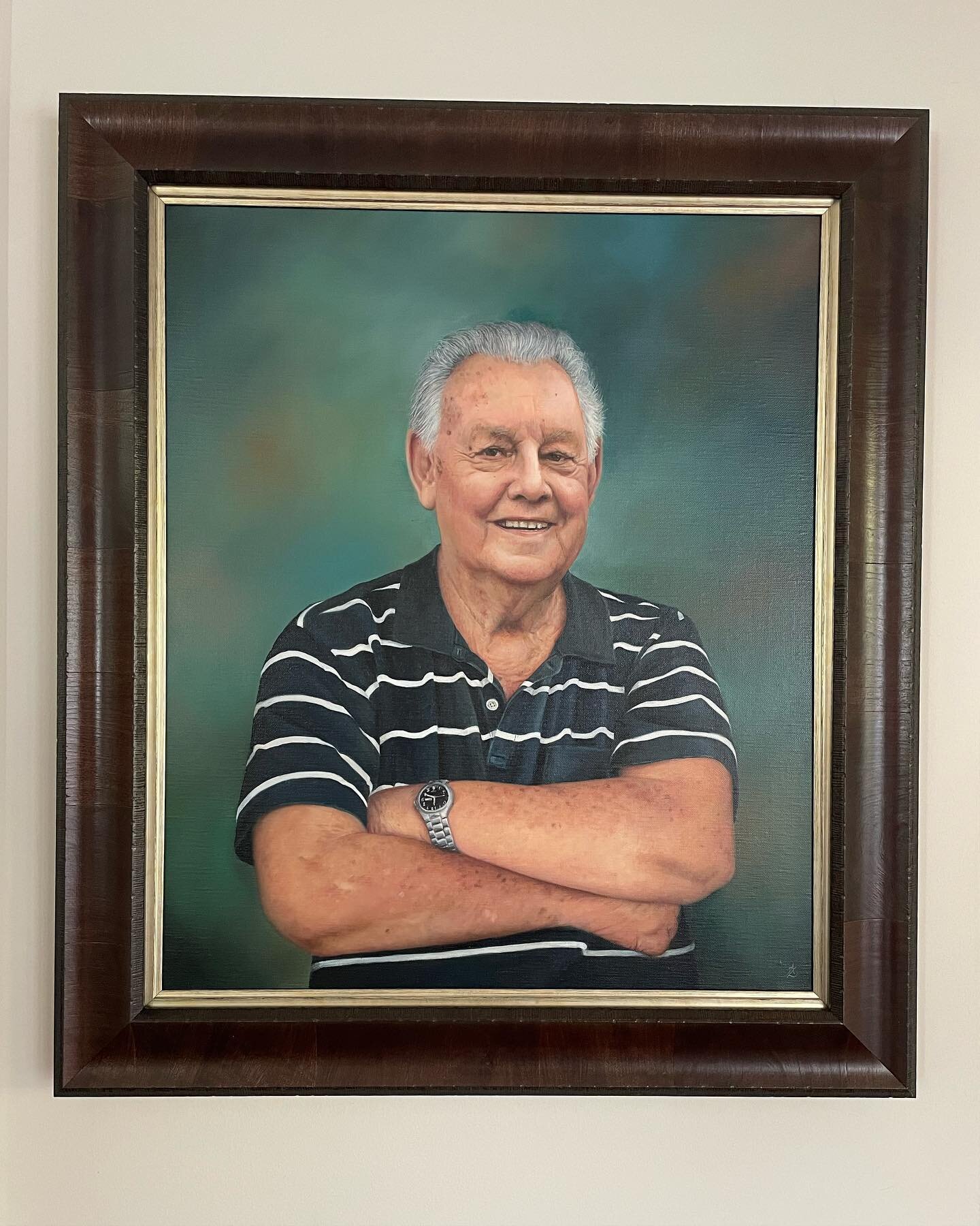 Such a delight to reveal this recent posthumous portrait for a client of her much loved grandfather! Creating a forever memory of a loved one who is no longer with us is an emotional journey for everyone involved 🧡 
.
#posthumous_portraits #oilportr