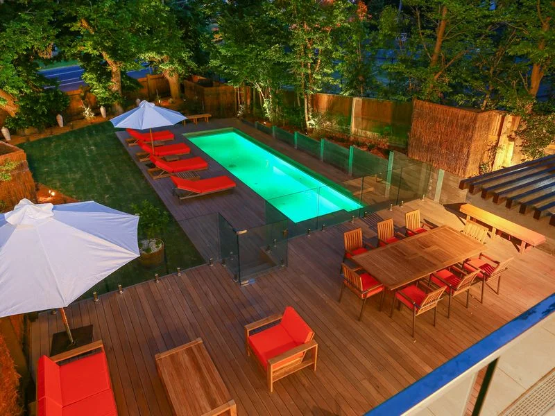 nightbalcony2-1,3407PtNepean.jpg
