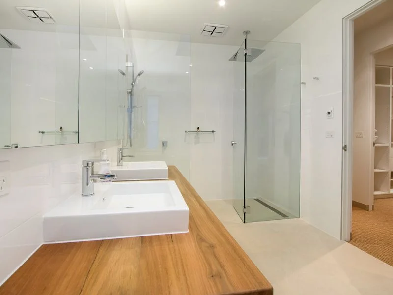 nightbathroom2-1,3407PtNepean.jpg