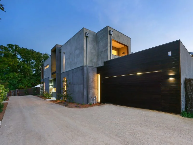 nightrear1-1,3407PtNepean.jpg
