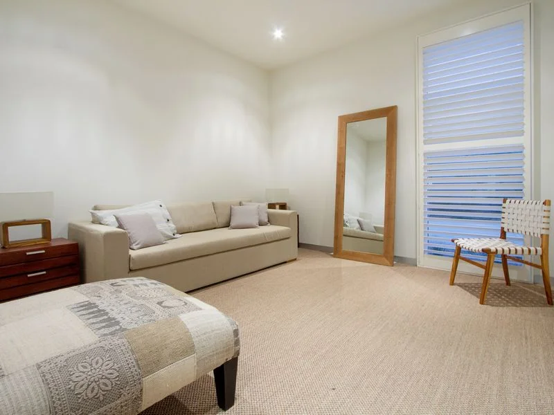 nightsitting1-1,3407PtNepean.jpg