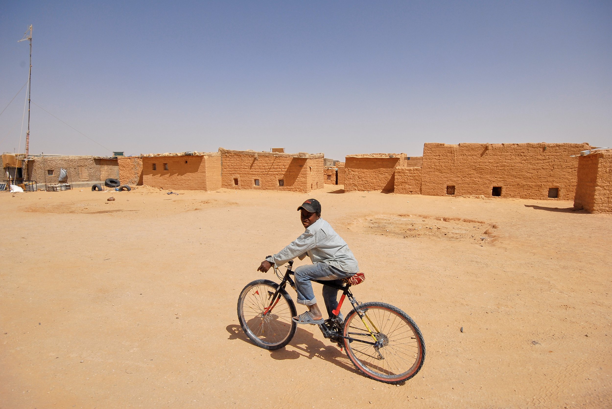 boy-riding-a-bicycle-western-sahara (Copy)