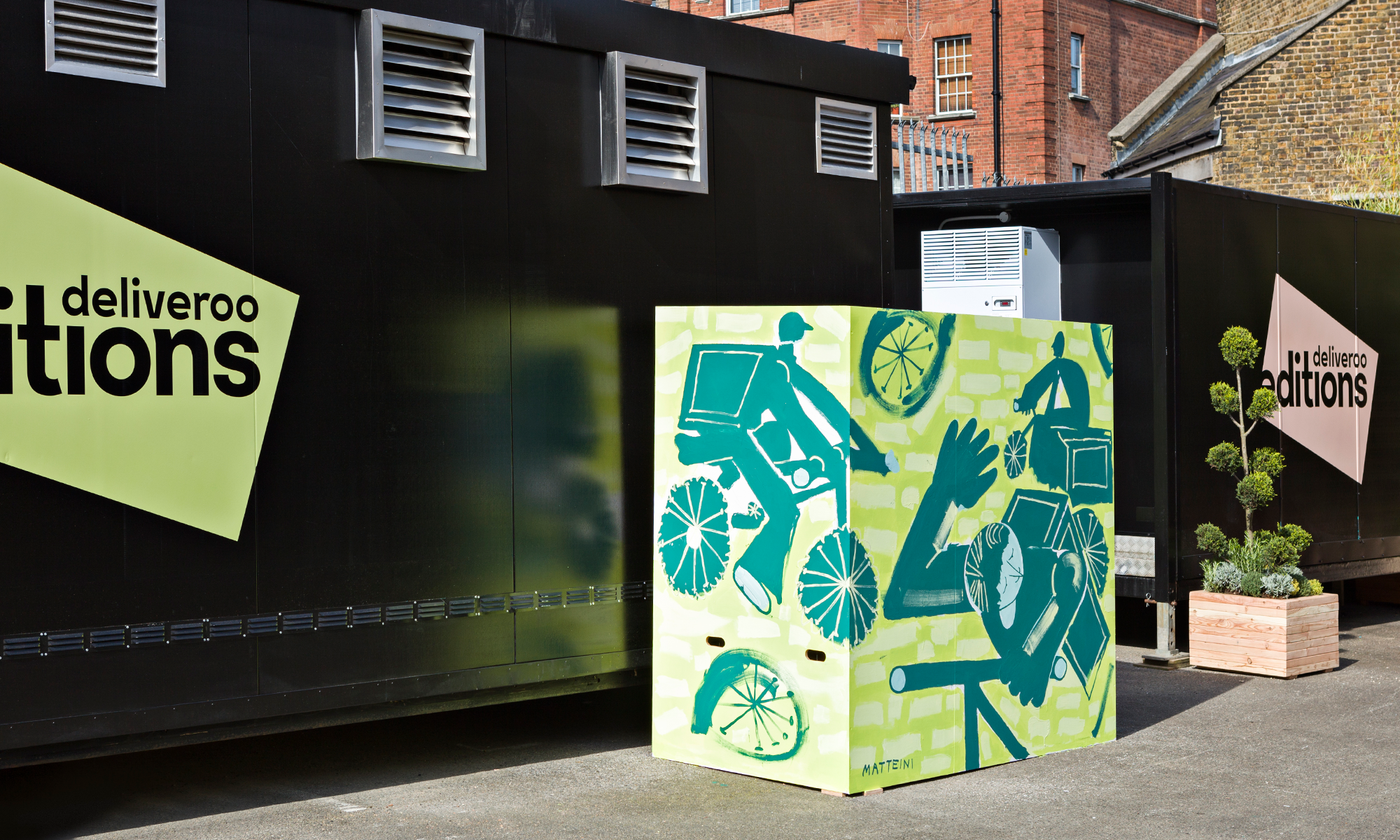 Deliveroo_Editions_Artist-Collaborations_03.jpg