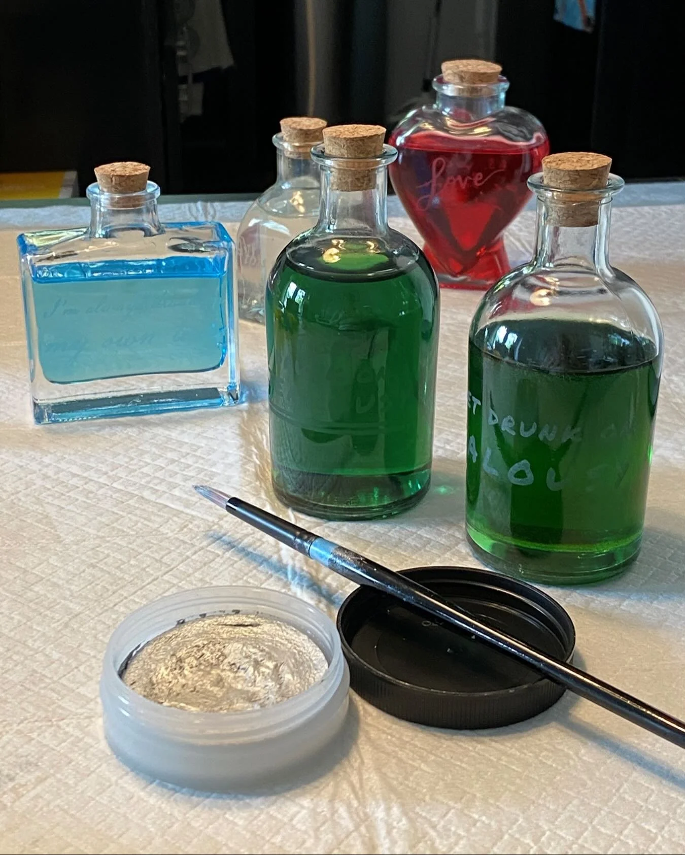 Ready for more of Wonderland&rsquo;s behind-the-scenes messiness?

In this roundup of works in progress, we&rsquo;ve got dyed resin, etched glass, stitched sequins, glued rhinestones&hellip; and even a return to good old oil paint on canvas.

The art