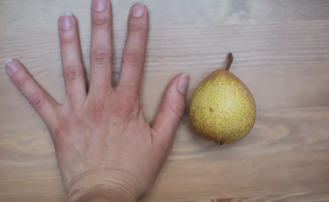 (Full disclosure: I have pretty large hands for a woman.)
