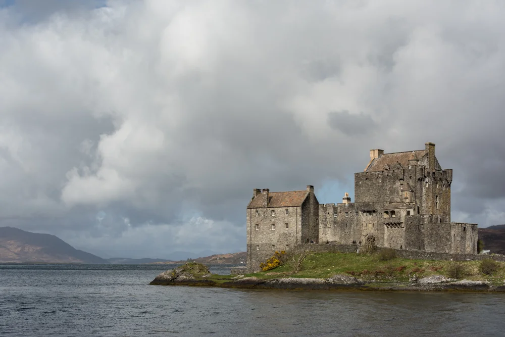 Fun fact, the family that owns this castle lived there until 1985!