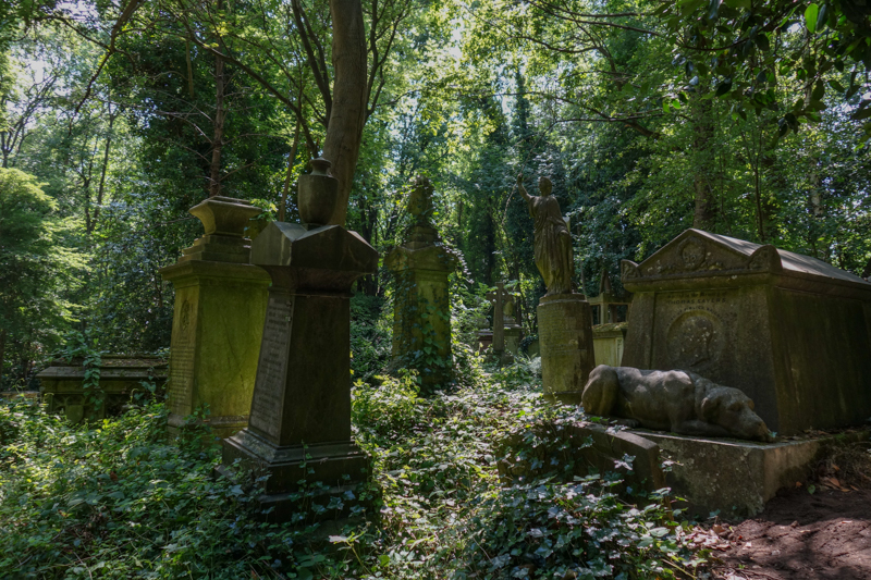 Highgate Cemetery-3.jpg