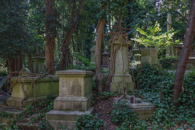 Highgate Cemetery-4.jpg
