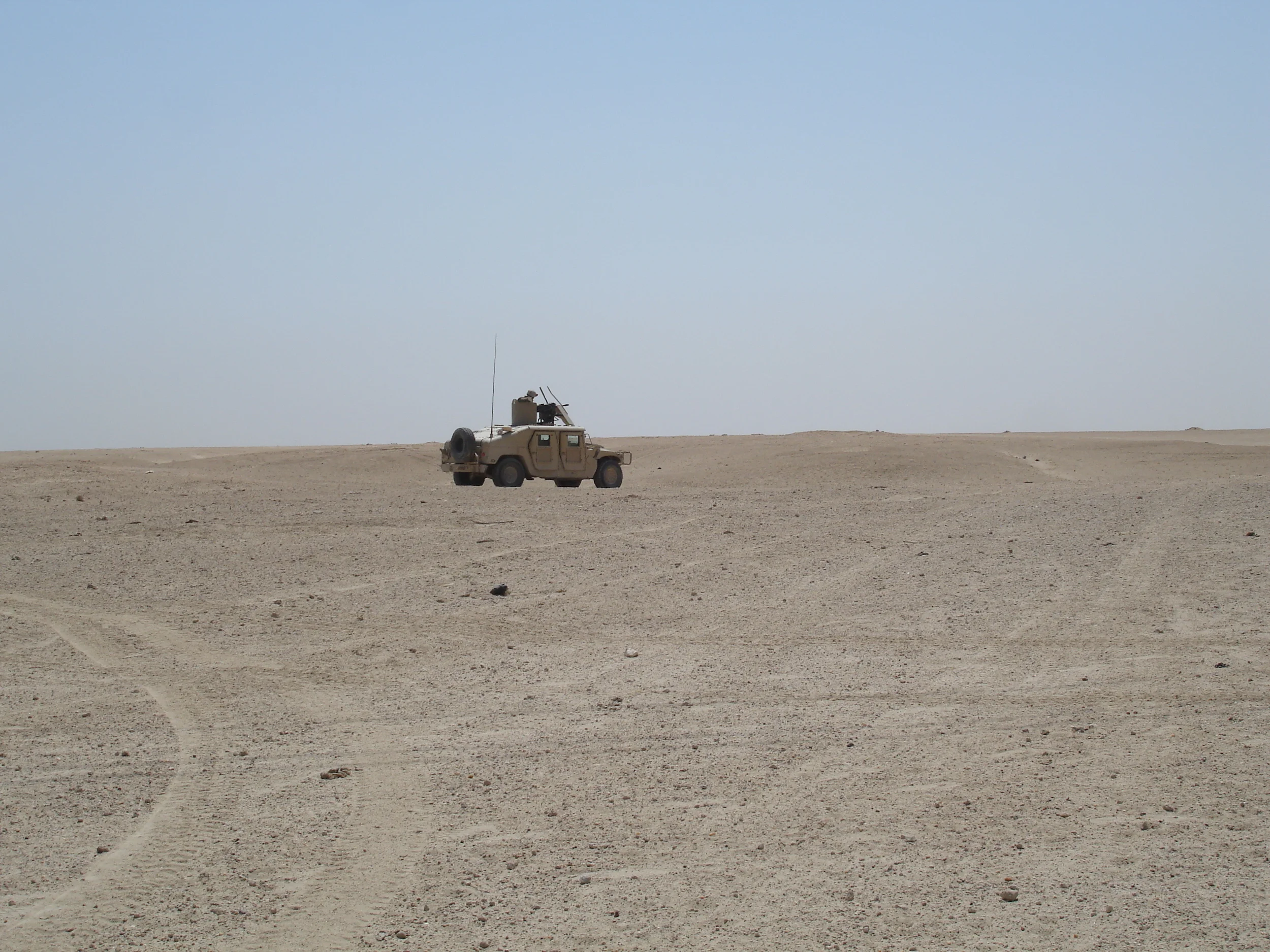 lone humvee.JPG