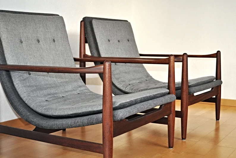  RESERVED  Exquisite pair of original mid century lounge chairs. Fully restored and newly upholstered. 3,400.-Chf (for the pair) 