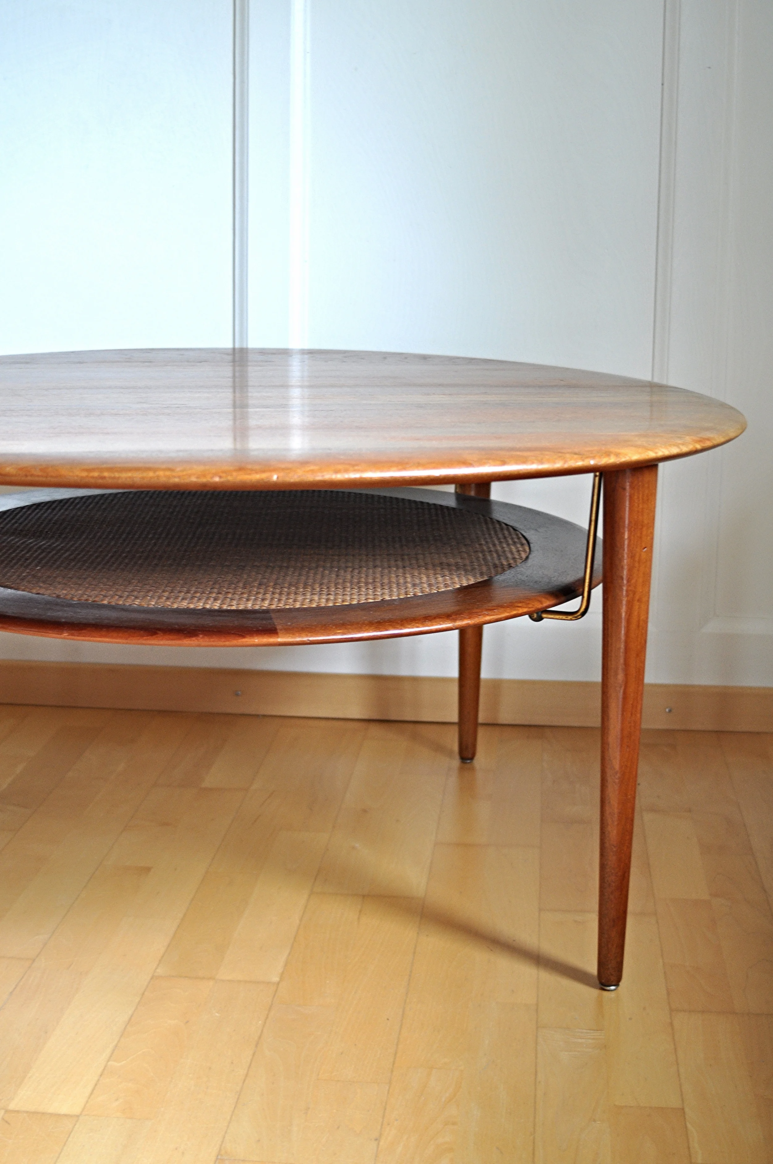  SOLD  Original circular teak coffee table with wicker shelf and brass supports by Peter Hvidt and Orla Mølgaard-Nielsen for France &amp; Søn, 1956. ø1m H50cm   