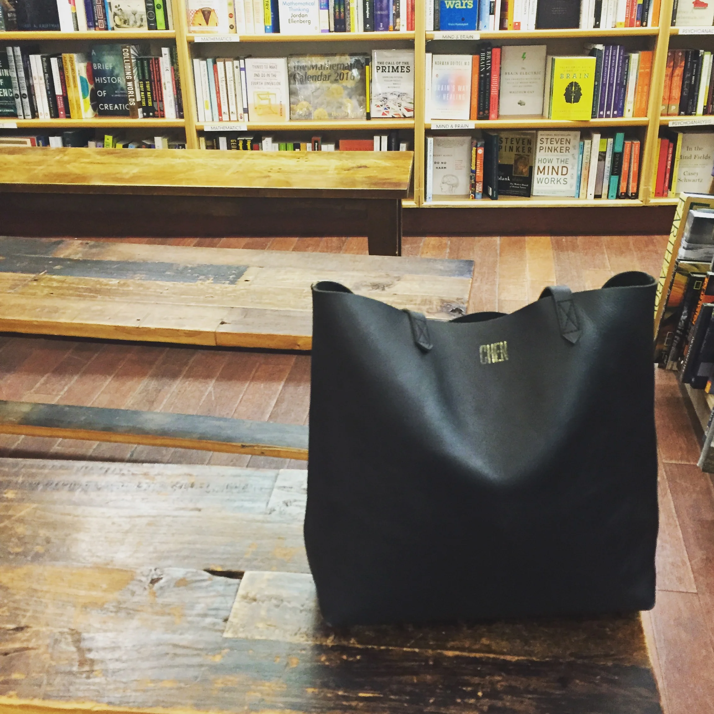 CHEN Transport Tote in the wild.