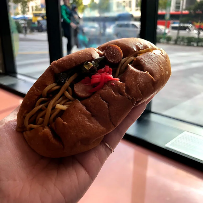 Yakisoba in a bun!?