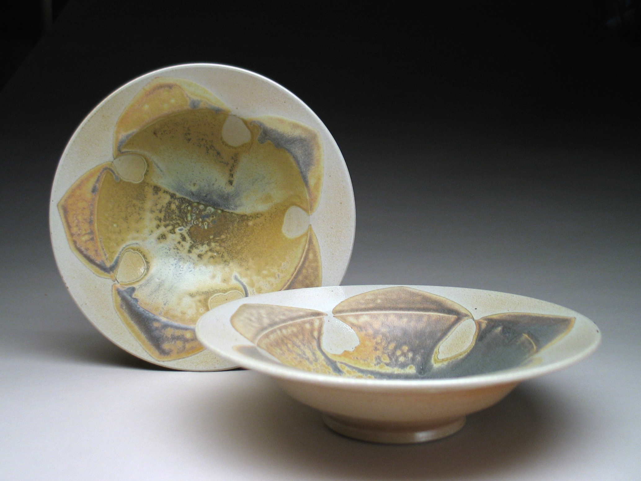 Gulden_rimmed bowls.jpg