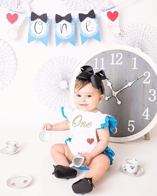 &ldquo;Every adventure requires a first step!&rdquo; - Cheshire Cat
✨
Little Miss Elloise&rsquo;s ONEderland Cake Smash Session was so much fun!
🍰

#cakesmash #firstbirthday #jenmeadowsphotography #fontainebleaustatepark #mandevillelaphotographer #l