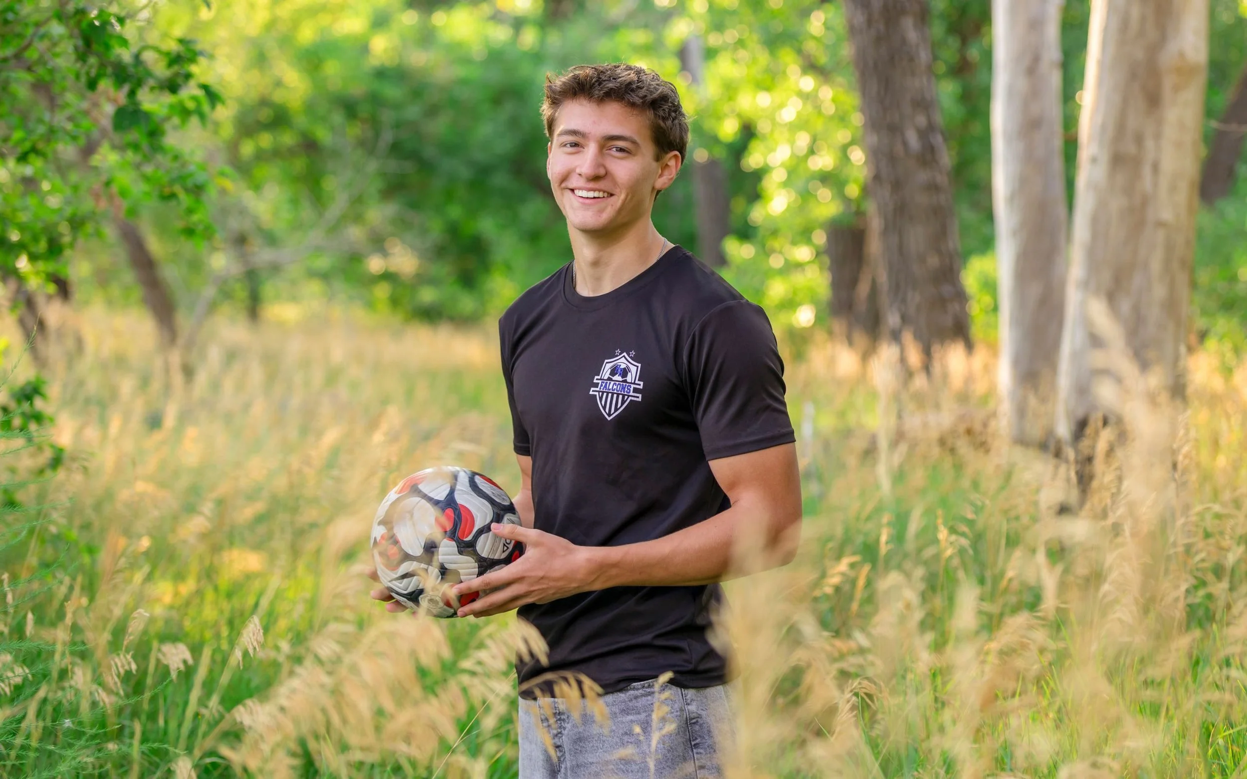 soccer-senior-photos-nature-outdoors