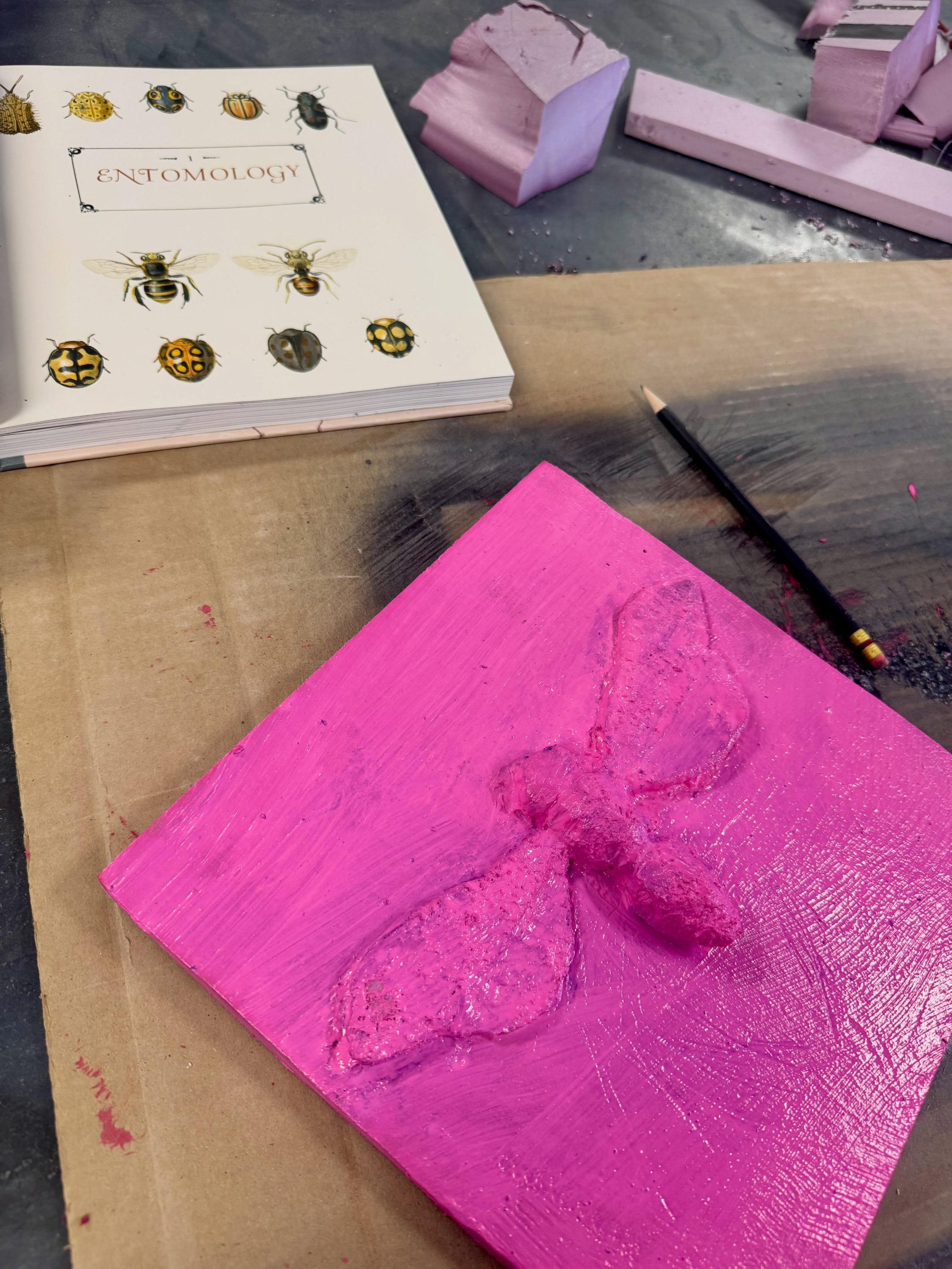 I have an idea! 😁 some playtime today in the studio. Embossing, sculpting.. i just know a direction. but not sure where it will lead. 
.
.
.
#femalesculptor
#concretesculpture 
#microconcrete 
#aspencoloradoartist
#andreawendel andileaspen