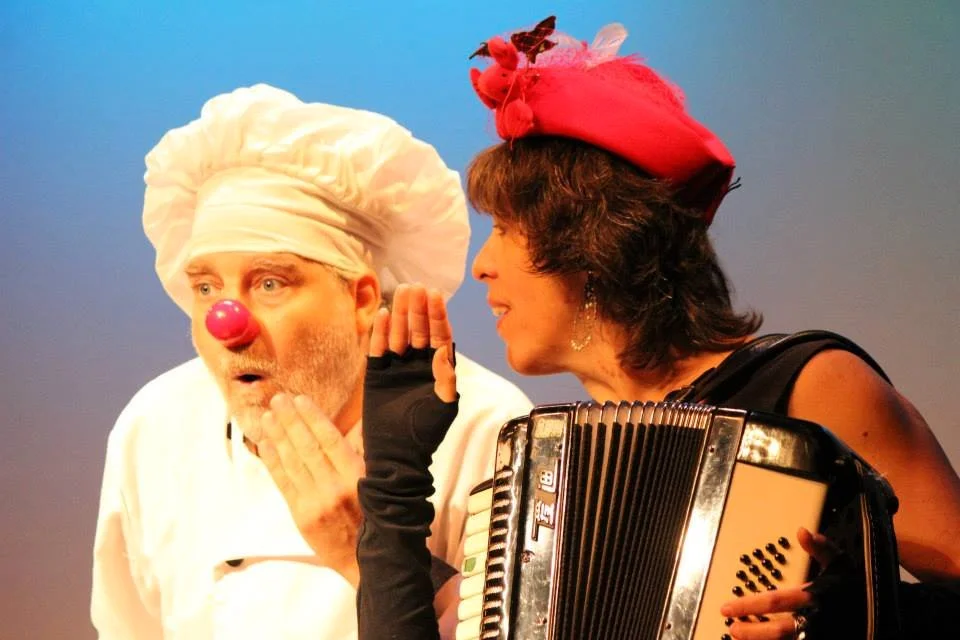 A La Carte: In a Fool's Kitchen 