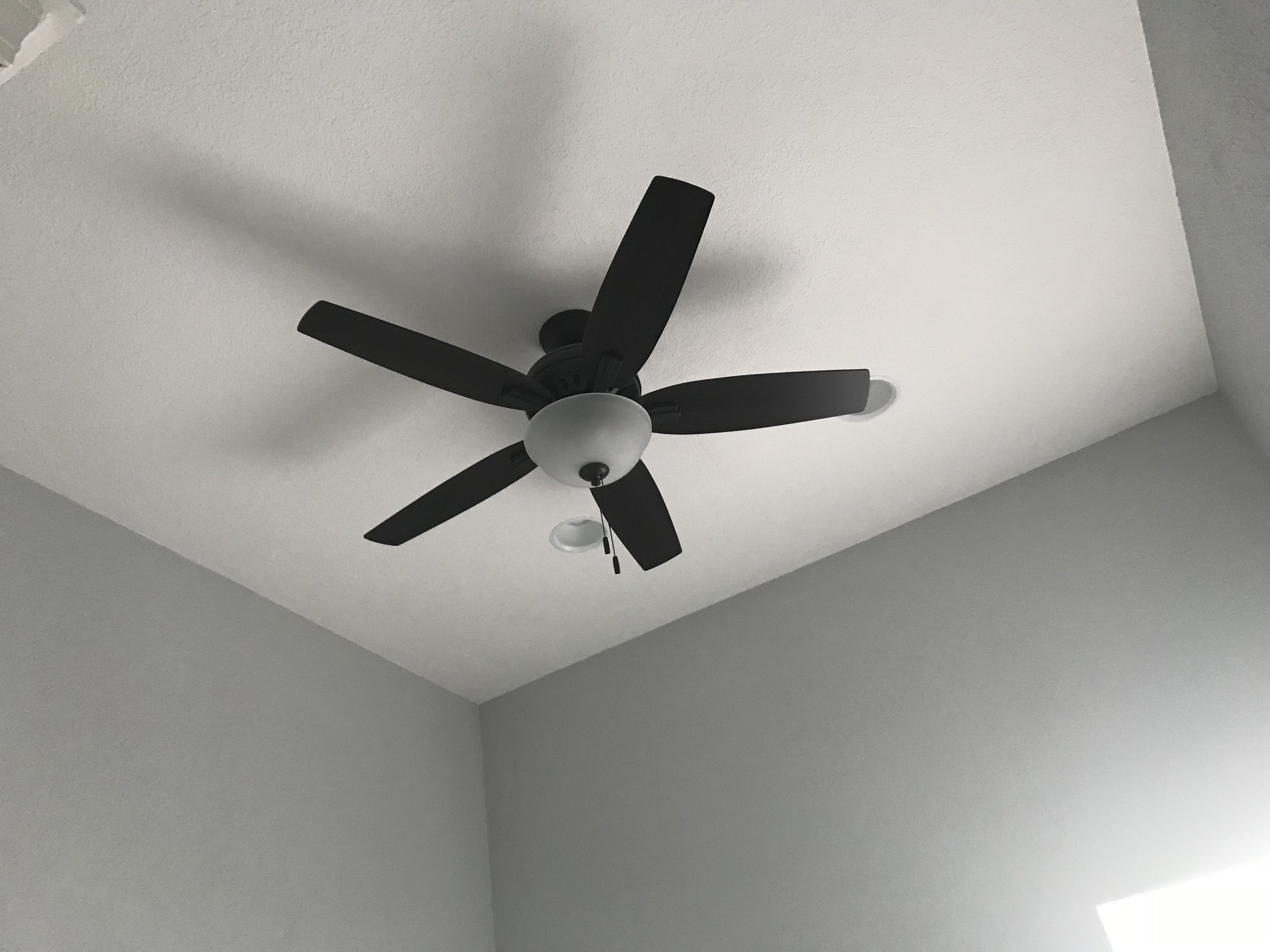 Ceiling fans and recessed lights in both bedrooms
