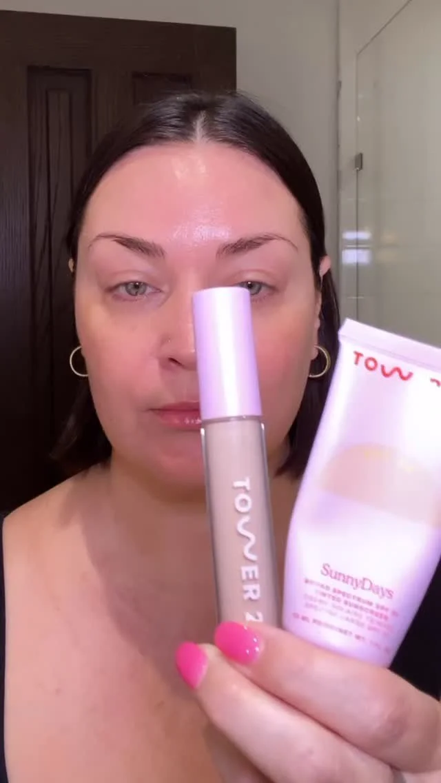 Makeup Mondayz
Testing out some products. Listed below
@tower28beauty tinted moisturizer and concealer
@makeupforever artist color crayon and aqua resist eyeliner
@makeupbymario master mattes cream eyeshadow and soft pop blush stick
@kevynaucoin