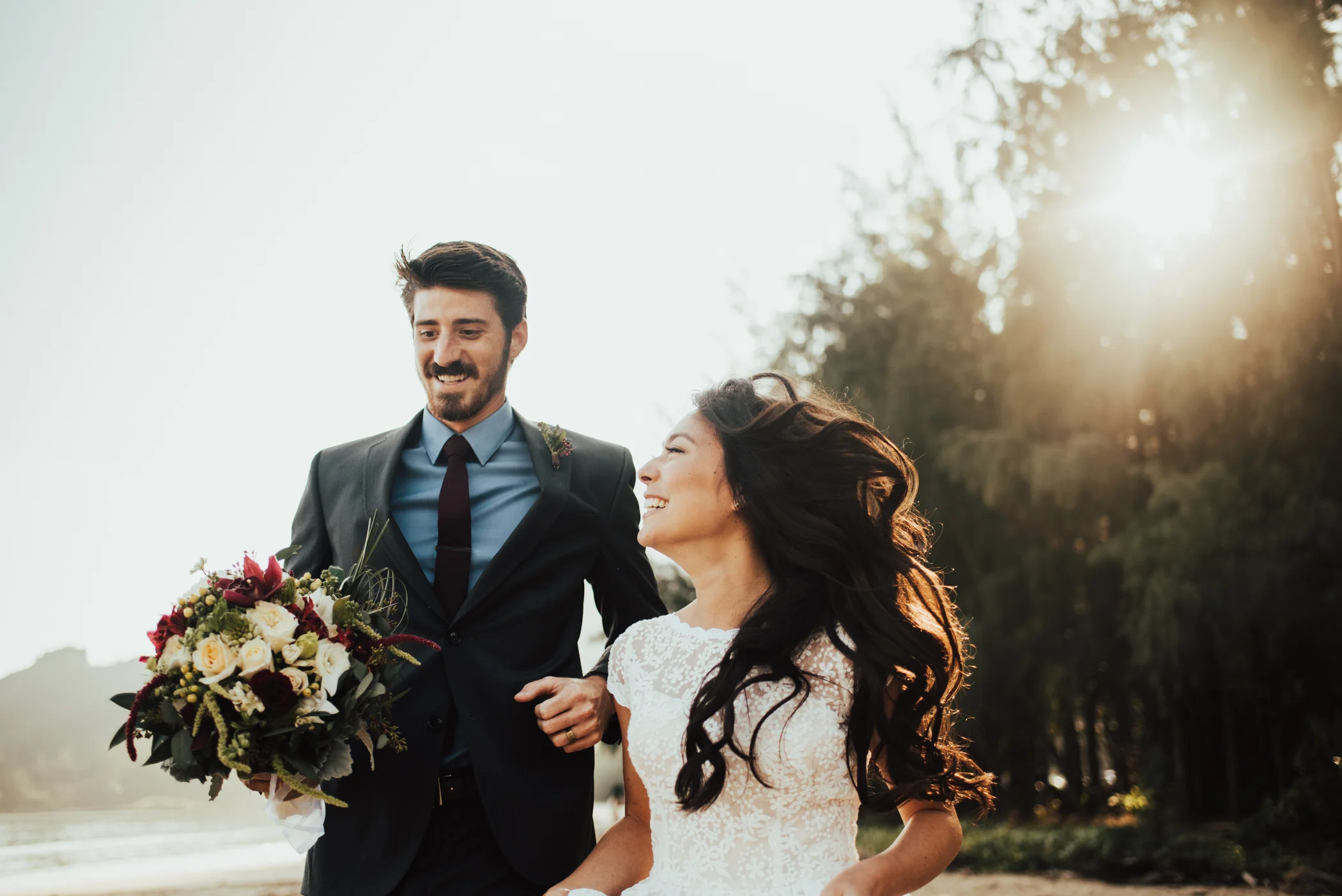 Carefree Bride &amp; Groom Portaits in the Hawaii Sun Photographed by Big Sur Wedding Photographers Tessa Tadlock 
