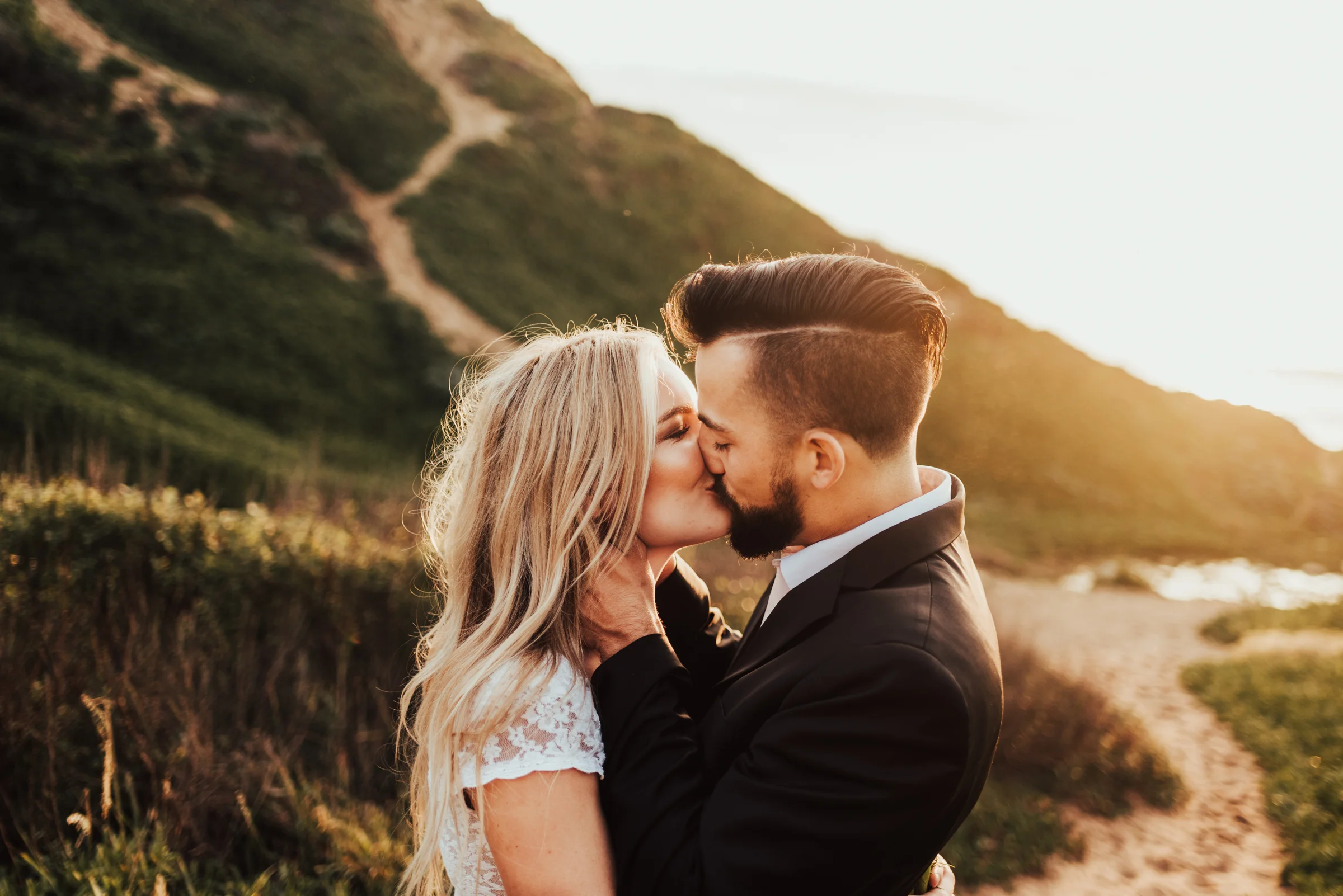 Laidback Bride &amp; Groom Portaits on the Coast Photographed by Big Sur Wedding Photographers Tessa Tadlock 