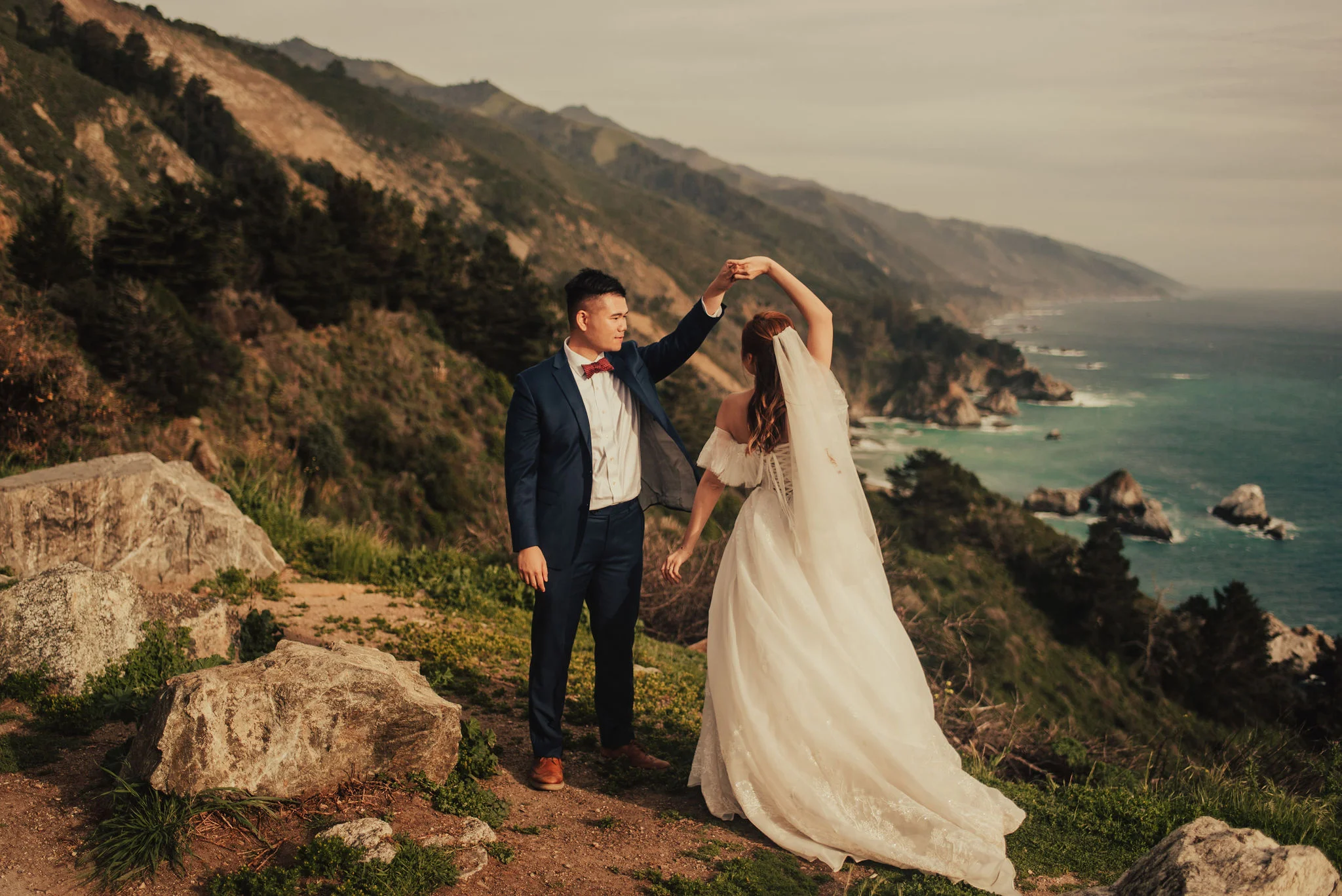 Bride &amp; Groom First Dance on the Cliffs of Big Sur Photographed by Big Sur Wedding Photographers Tessa Tadlock