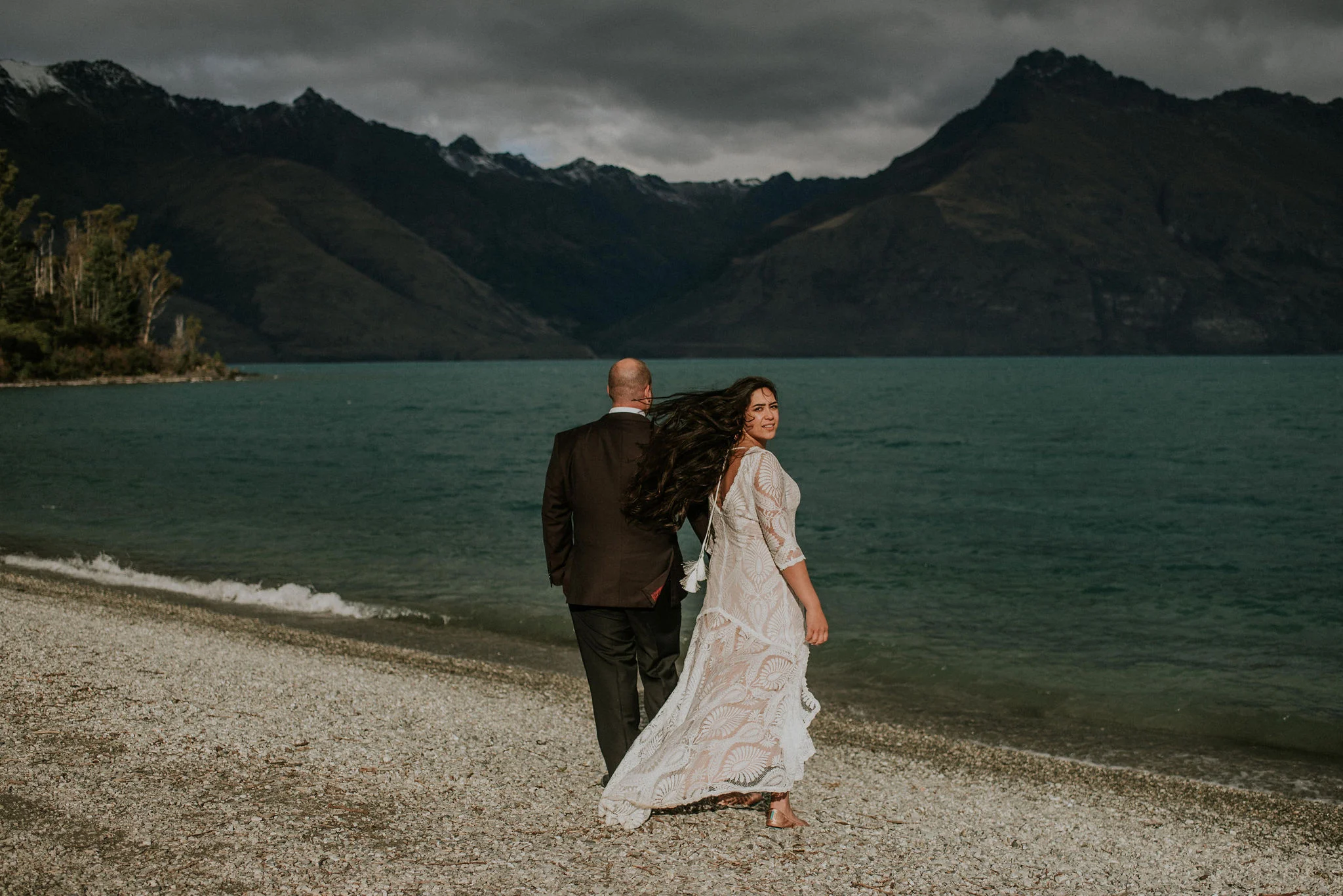 Beautiful Bride &amp; Groom Portraits by Teal Blue Water in New Zealand photographed by Big Sur wedding photographers Tessa Tadlock