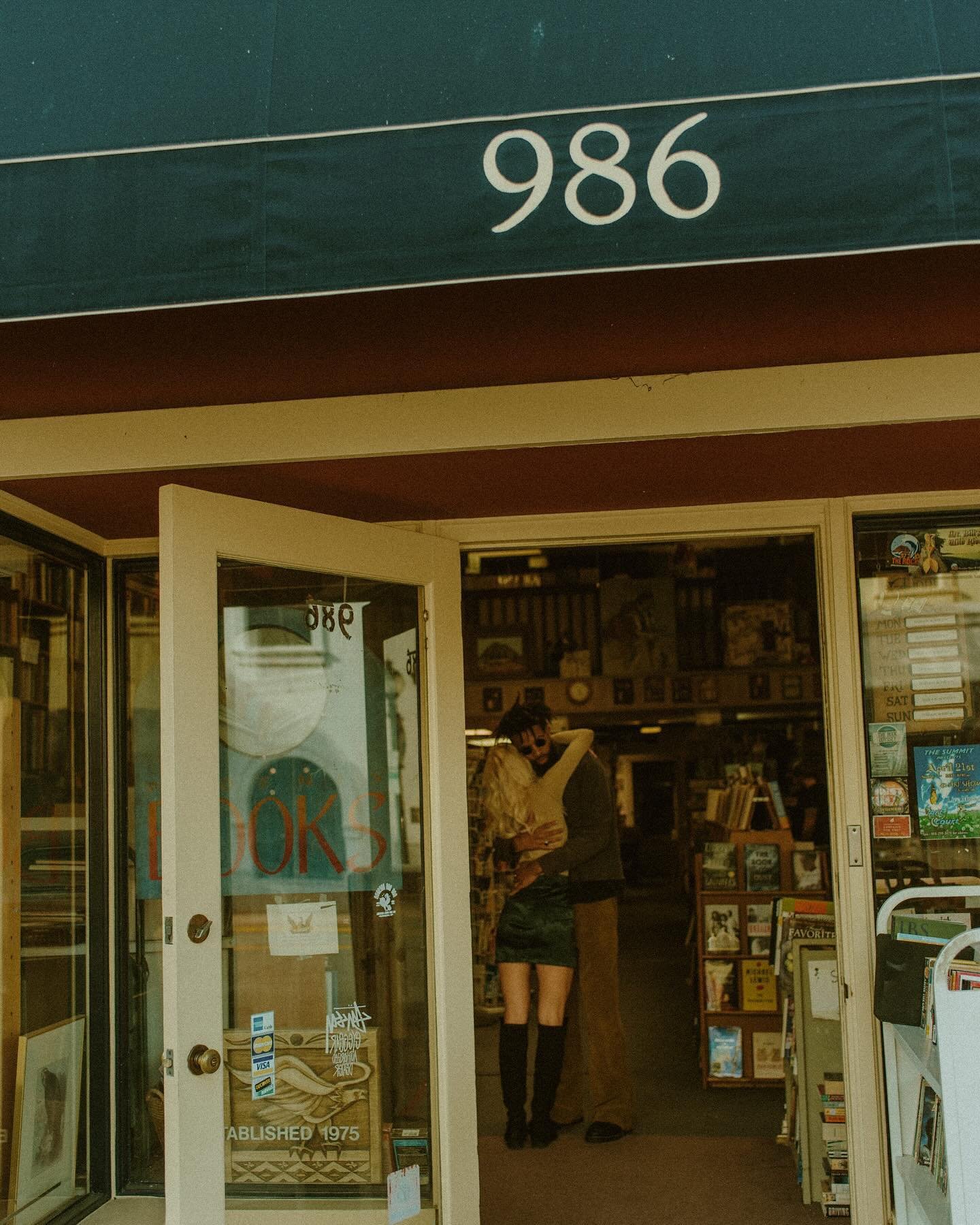 I&rsquo;m screaming 🥹 one of my biggest passions in life is reading!!! Romance books specifically (also currently in my romantasy era😋) so this was a dreammmmm!!!! 🥹📚🥰&hearts;️📖 

#sloweddingphotographer #sloelopementphotographer #sanluisobispo