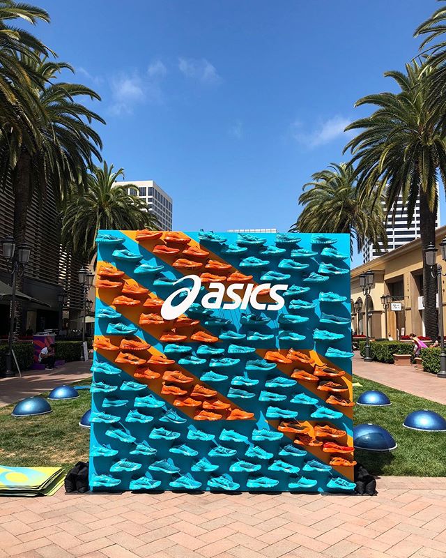 Last weekend we got to work with @asics and did this installation of a shoe “step” and repeat backdrop 😜 see what I did there?!?! 👟