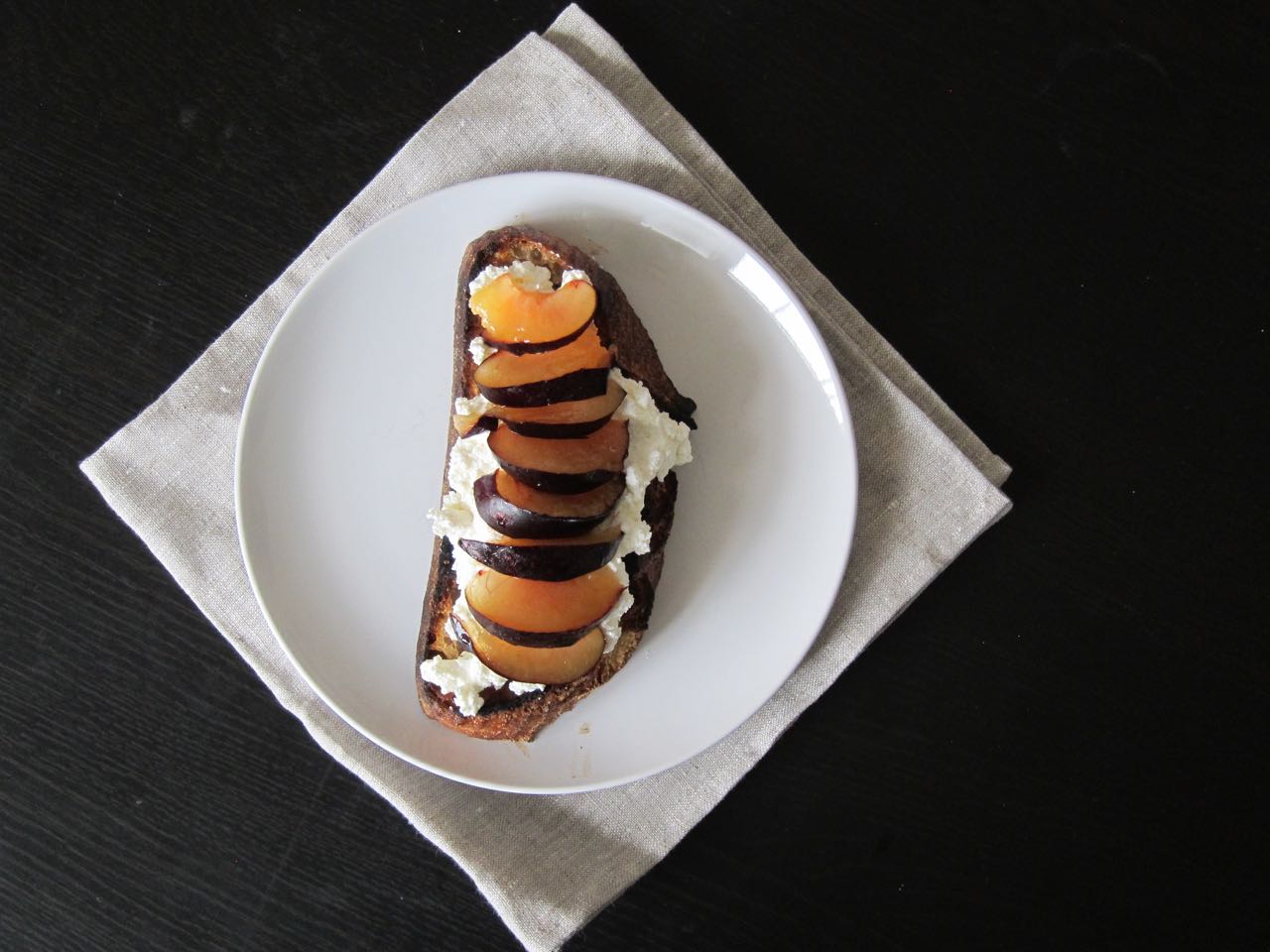 Fried Toast with Ricotta and Plums
