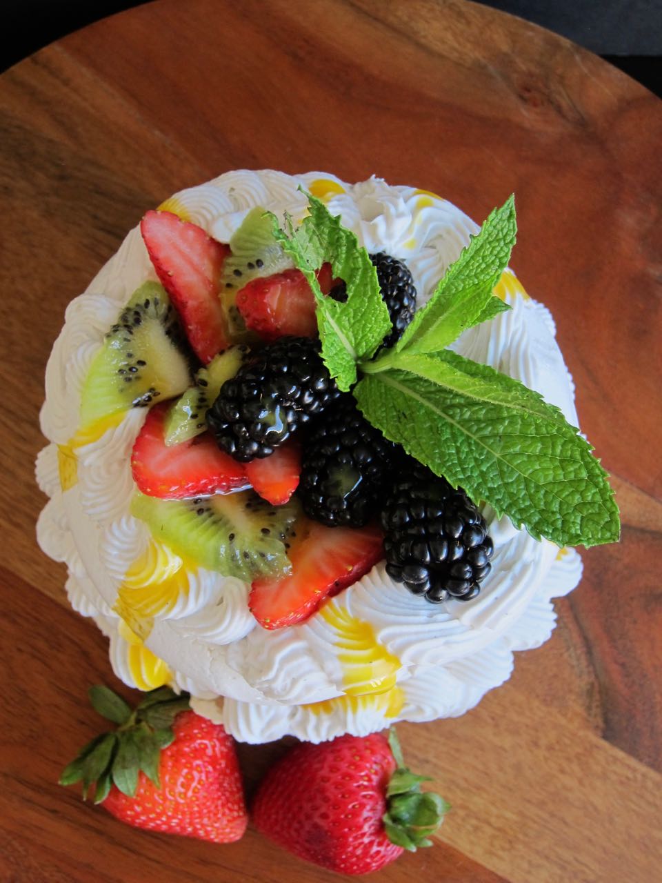 Vegan Berry Pavlova