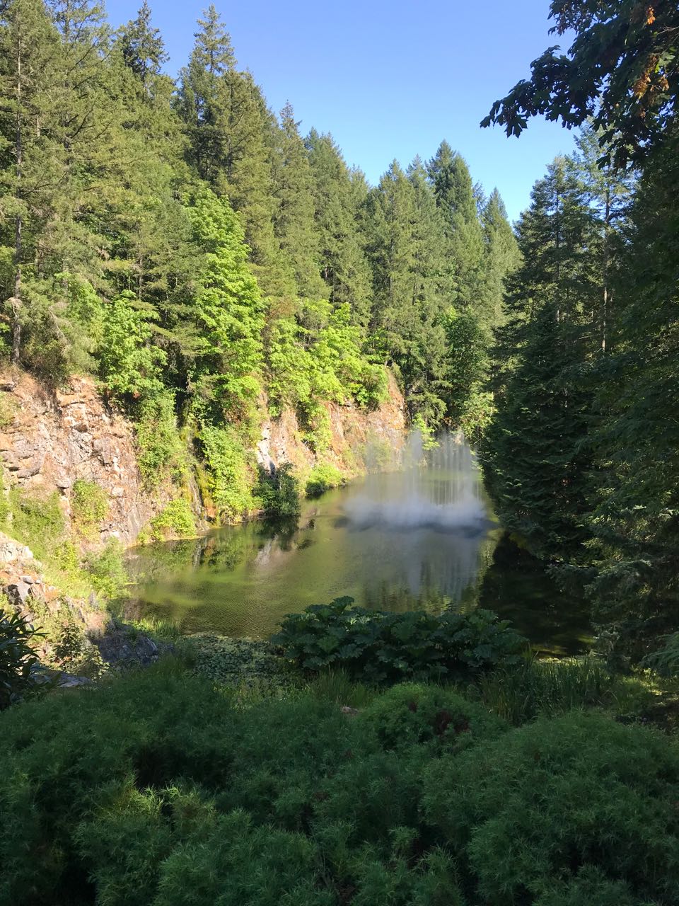 Butchart Canyon fountain.jpg