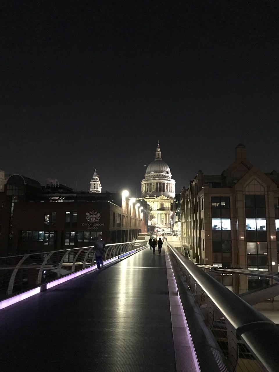 Millennium Bridge to St. Pauls night.jpg