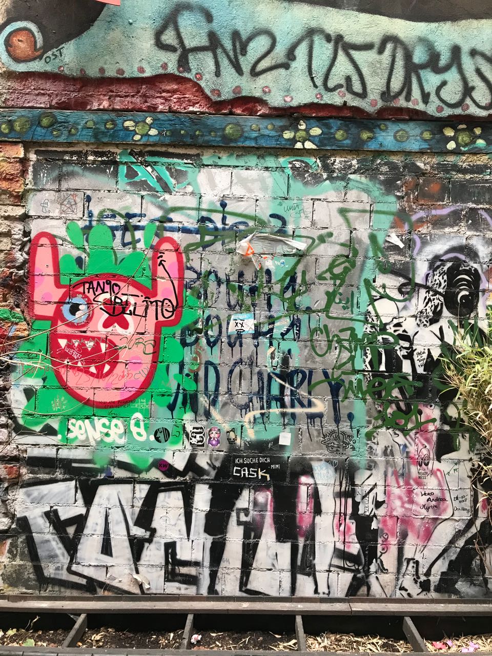 Berlin graffiti 2.jpg