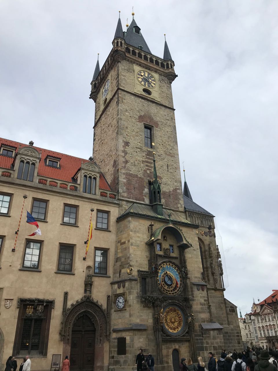 prague astronomical clock.jpg