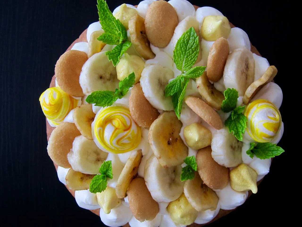 Decorated Banana Pudding Cream Tart